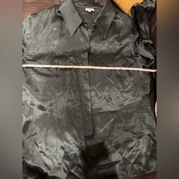 Armani Collezioni silk hunter green button down top size 10/12 - Picture 5 of 7